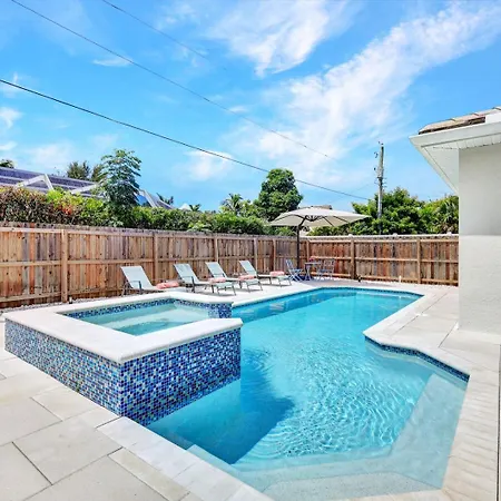 Starfish Wishes! - Less Than 1 Mile To Beach - Salt Water Pool - Walk To The Beach!